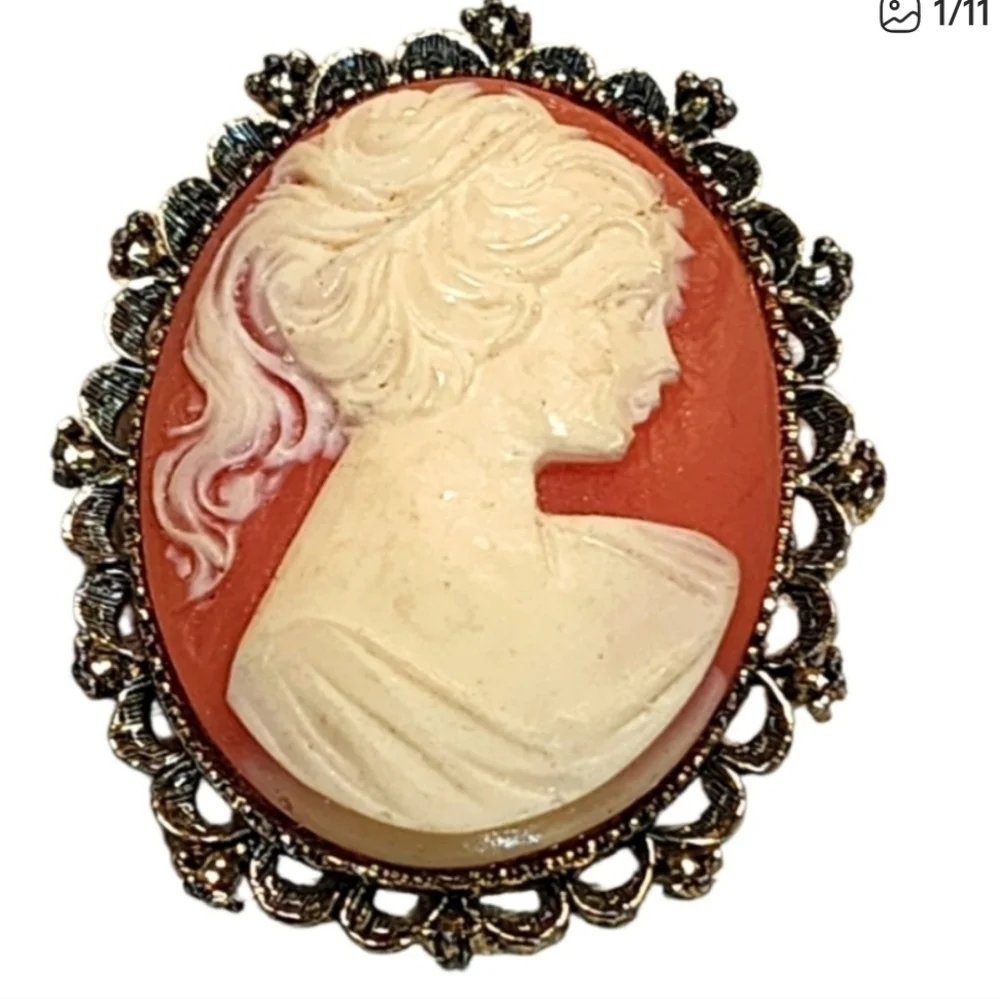Large Antique/Vintage Gold Tone Hand Carved Cameo Ivory Lady Brooch Pin. Gerrys